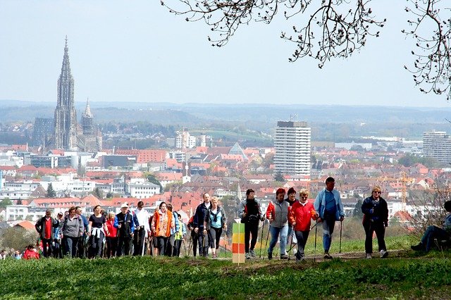 Sportarten für Senioren Nordic Walking