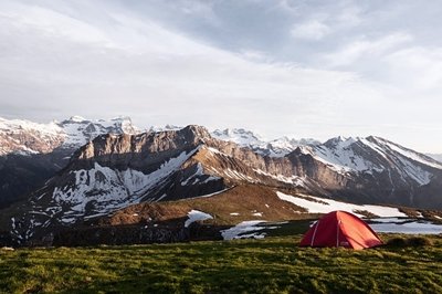 Camping im Winter: 5 Tipps für kalte Nächte unter freiem Himmel