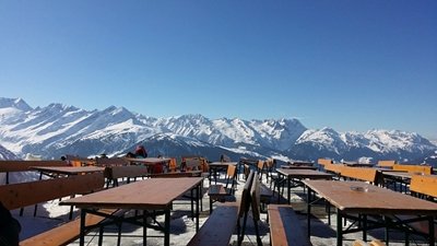 Die 5 besten Skigebiete für Après-Ski: Deutschland, Italien & Co